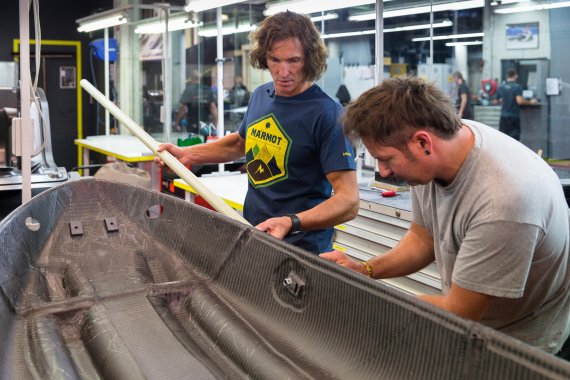 Stefan Glowacz develops his sled in Salzburg together with the Carbotech team.
