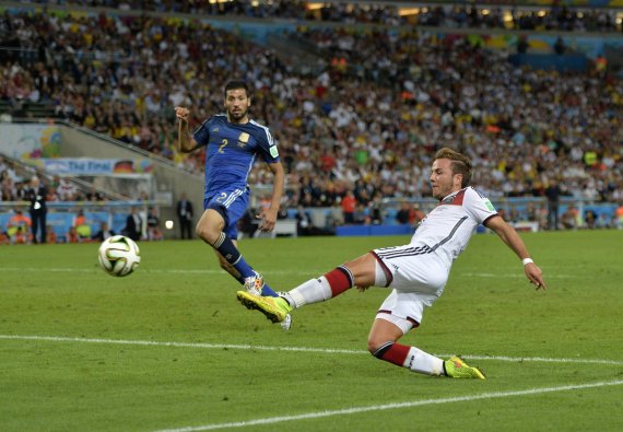 Mario Götze erzielt im WM-Finale 2014 das entscheidende Tor gegen Argentinien, an seinem Siegtorfuß: der Nike Magista Obra.