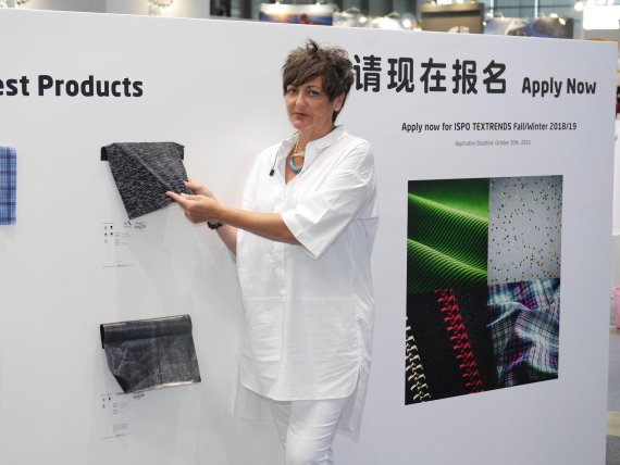 The expert for developments in the textiles industry: Louisa Smith is trend scout and part of the ISPO TEXTRENDS jury.