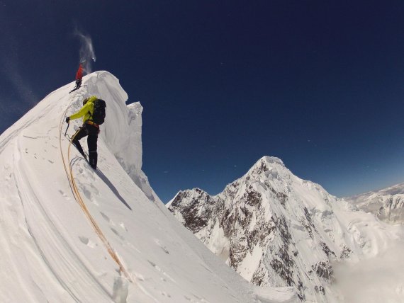 Through ice and snow: Hansjörg Auer scales the most beautiful summits.