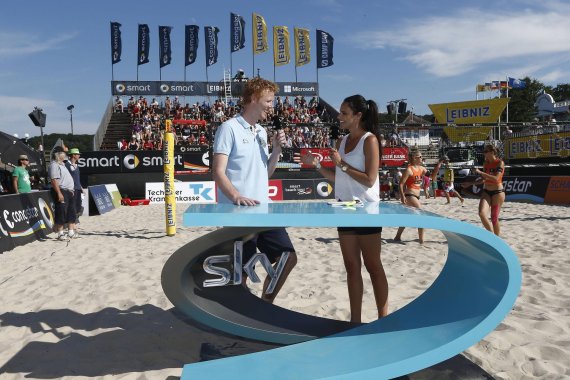 Beach volleyball gold medal winner Jonas Reckermann together with Esther Sedlaczek at the Smart Beach tour.