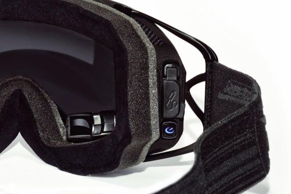 Die Skibrille wurde speziell für Alpinsportarten entwickelt – mit eingebauter Verarbeitungsleistung, einer Reihe von Sensoren und Netzwerkfähigkeiten.