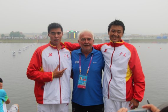 Josef Capousek together with Bi Pengfei (l.) and Li Zhenyu at the 2013 China Games. They came in at third place.