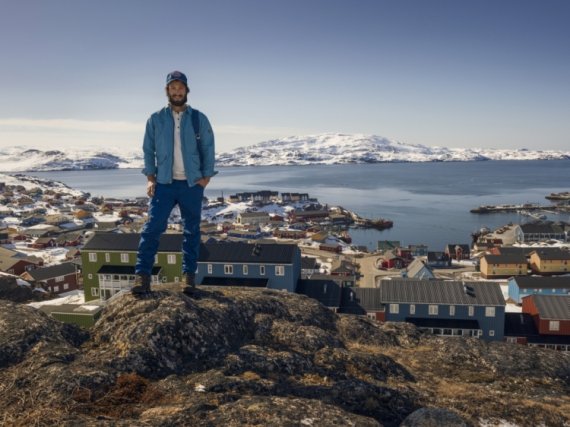 Feiert 2018 ihr 50-jähriges Bestehen: Die Greenland Kollektion von Fjällräven. Zum Jubiläum kommt sie erstmals in den bunten Farben der Häuser von Grönland auf den Markt.