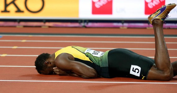 Gold ist beim Abschied nur der Schuh: Usain Bolt, über 4x100 Meter zuvor Dritter, stürzt bei der abschließenden Sprint-Staffel, dem letzten Rennen seiner Karriere.
