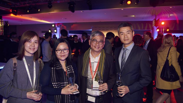 Amber Ip, Iris Choi, Parry Chung (Geschäftsleiter Adsale) und Oliver Wang (Entwicklungsdirektor ISPO Asia)