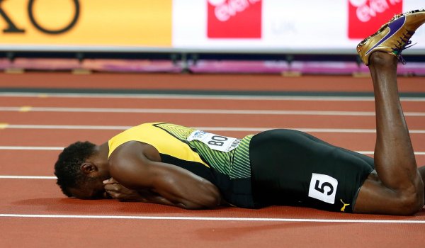 Gold ist beim Abschied nur der Schuh: Usain Bolt, über 4x100 Meter zuvor Dritter, stürzt bei der abschließenden Sprint-Staffel, dem letzten Rennen seiner Karriere.