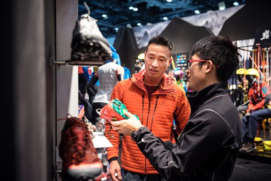 Exhibitor showing running shoes at ISPO Beijing