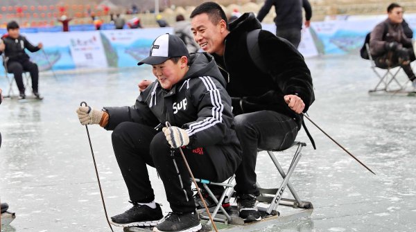 Sieht so aus, als hätten die beiden Chinesen sogar eine neue Sportart erfunden.