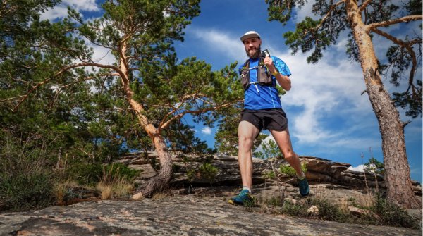 Trailrunner macht Sport in der Natur