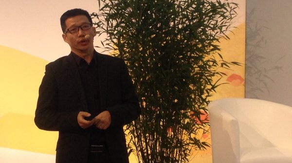 Benny Wu, Chief Strategy Officer at the Vanke Group, presenting the White Book.