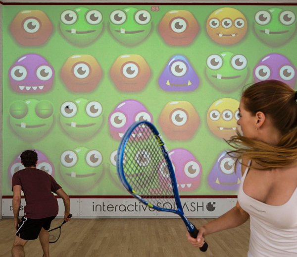 Gambling and playing sports at the same time: interactiveSquash makes it possible.