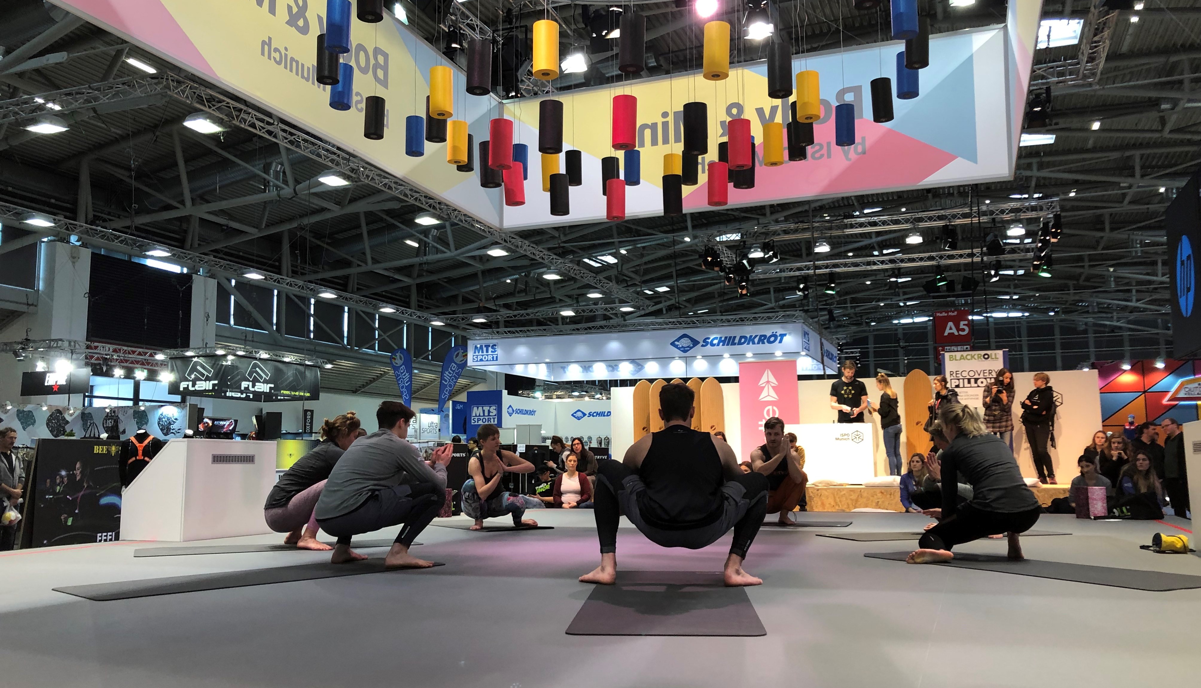 Credit. ISPO.com Auch Kletteryoga beginnt mit einer Aufwärmphase.
