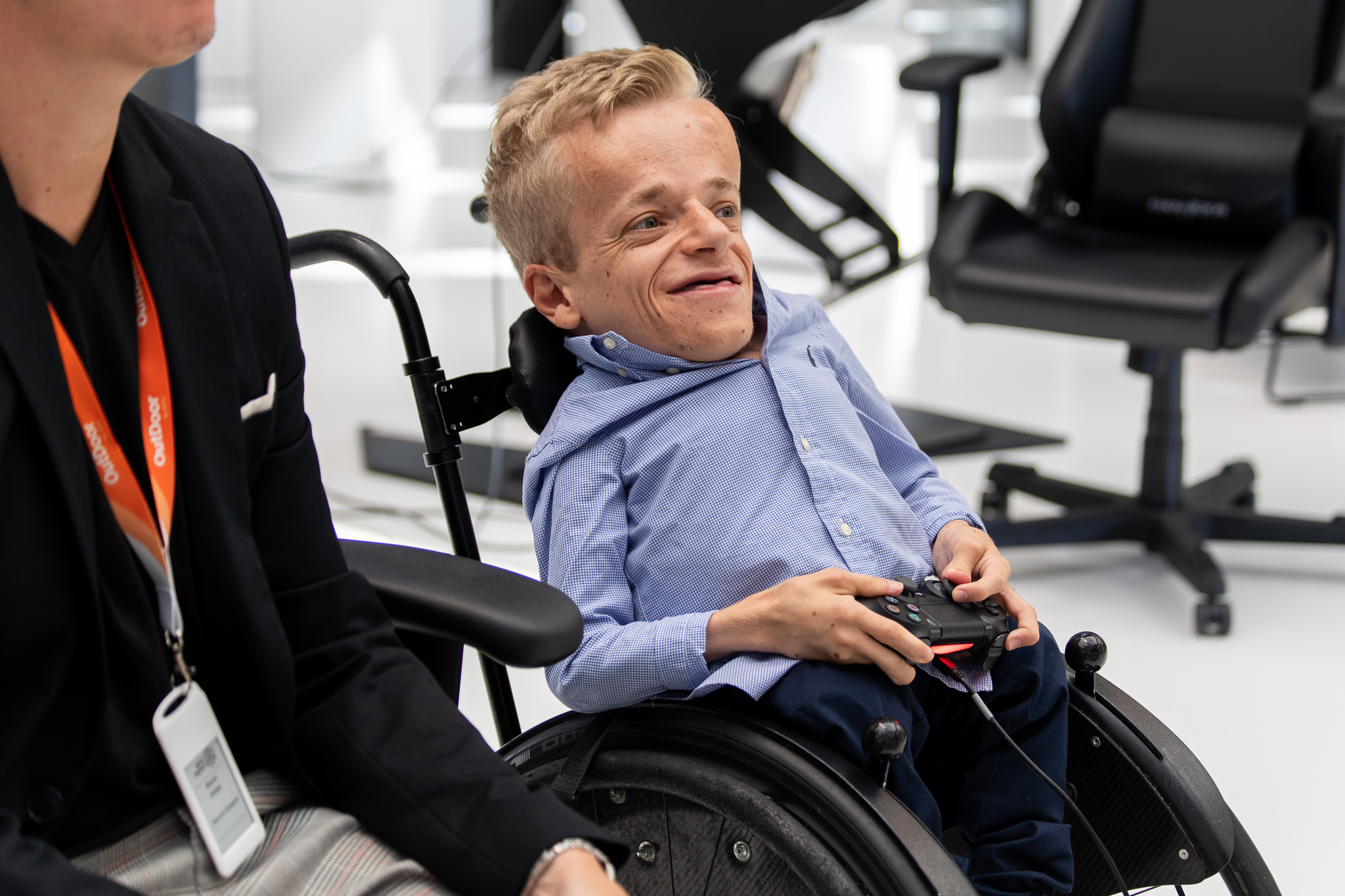 Niklas Luginsland spielt FIFA NIklas Luginsland bei einer Runde FIFA