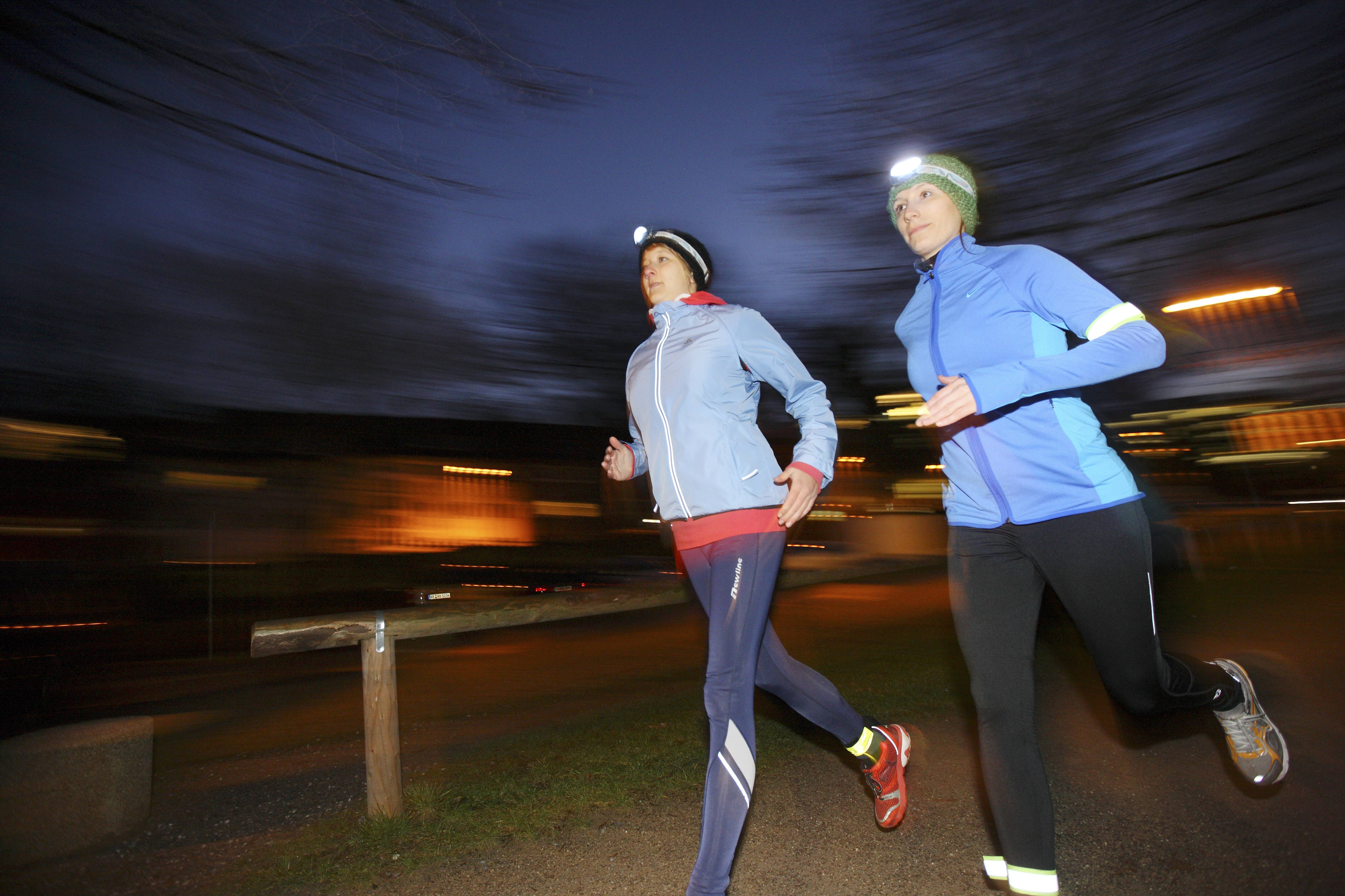 So sind Läuferinnen und Läufer in der Dunkelheit sicher unterwegs