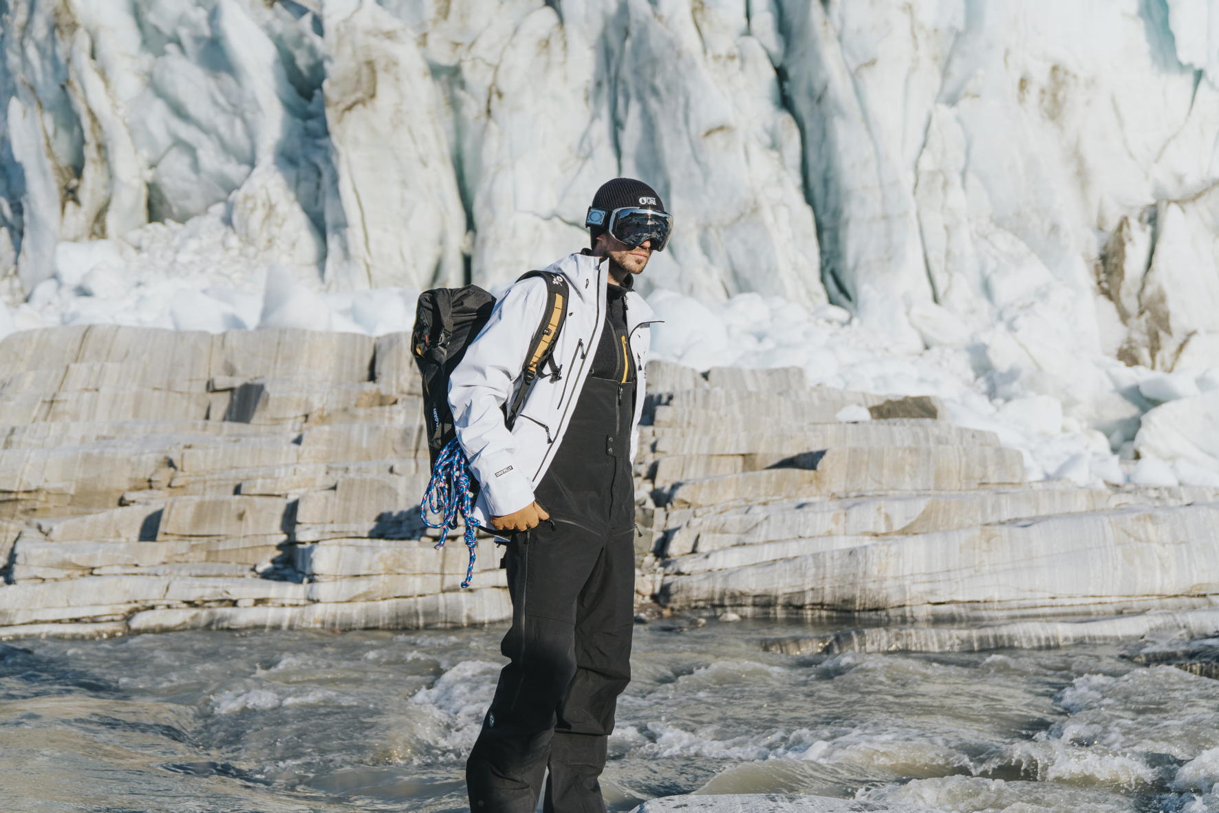 Im Demain Ski-Outfit der HW/2020 Kollektion von Picture Organic Clothing kommt die Xpore Membran erstmals zum Einsatz. Im Demain Ski-Outfit der HW/2020 Kollektion von Picture Organic Clothing kommt die Xpore Membran erstmals zum Einsatz.