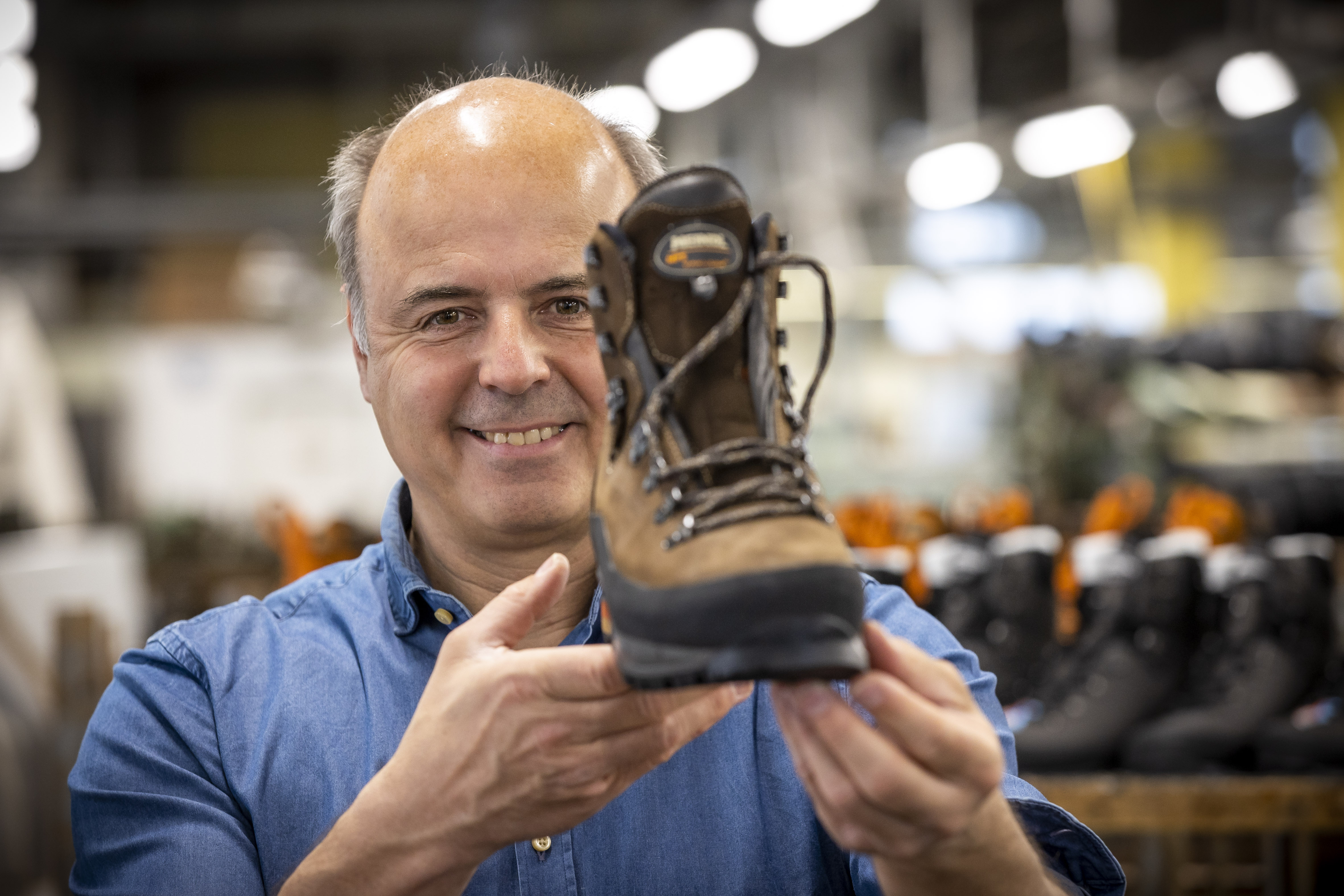 Snel serveerster elf Challenges of a CEO: Outdoor shoe specialist Lukas Meindl