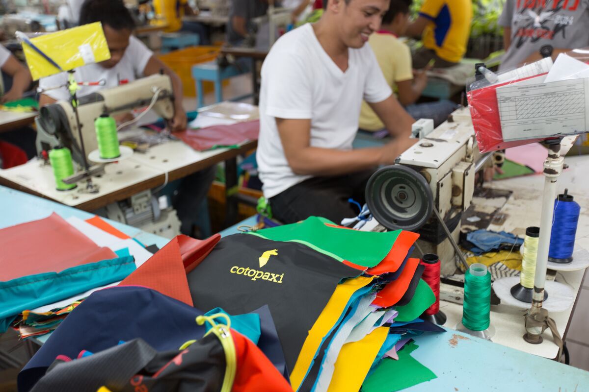 Herstellung eines Cotopaxi Rucksacks Herstellung eines Cotopaxi Rucksacks