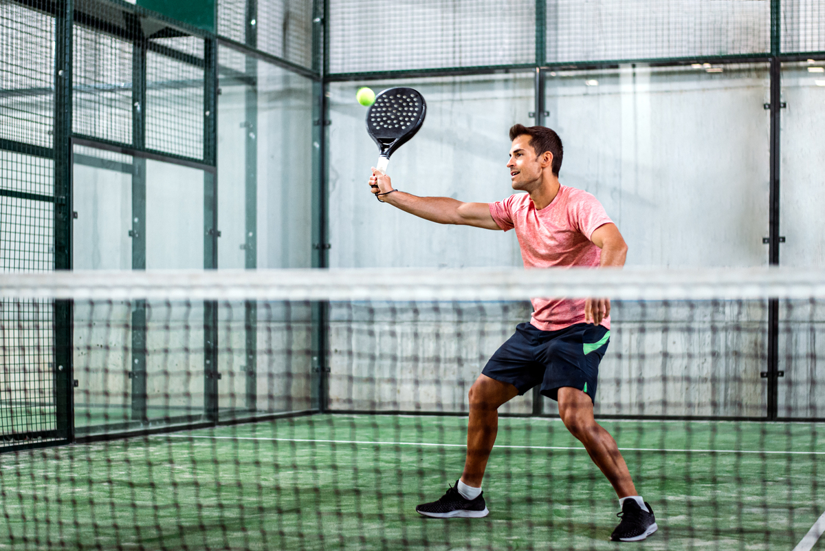 Padel-tennis ou paddle-tennis : Qu'est-ce que le padel-tennis et comment  peut-on y jouer ?