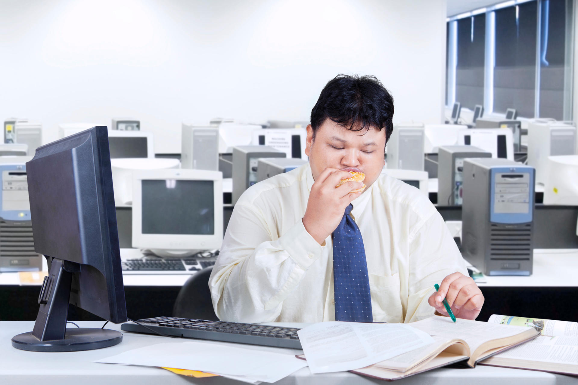 mb-151128-ThinkstockPhotos-467576892 Chinesischer Büroarbeiter