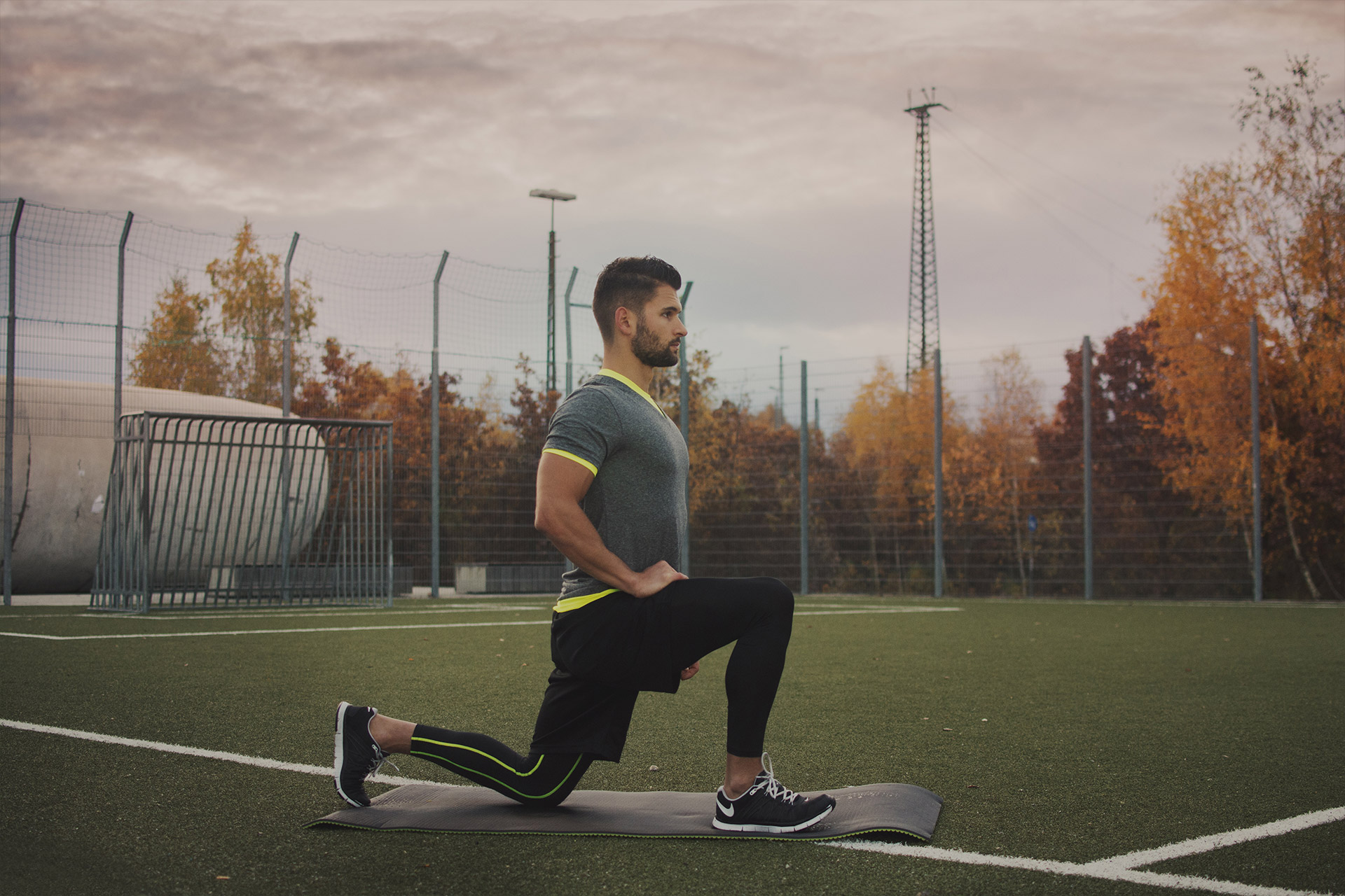 mb-160718-Freeletics Bei Freeletics benötigt man für sein Training nicht viel – außer Platz und einer Sportmatte.
