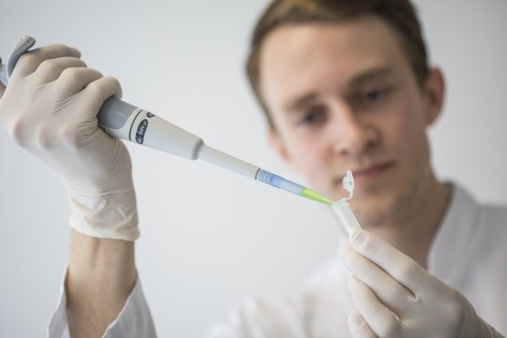 GVO-Kontrollen von Bio Baumwolle als Nachweis für den Handel, für Modemarken und Zertifizierer aus der Modebranche. GVO-Kontrollen von Bio Baumwolle als Nachweis