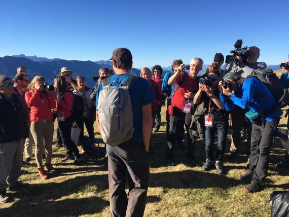 Alex Honnold with journalists on the Plose in Brixen.