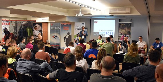 Polnische und internationale Branchen-Teilnehmer sprachen bei ISPO Academy Poland über die Zukunft des Posrthandels. Polnische und internationale Branchen-Teilnehmer sprachen bei ISPO Academy Poland über die Zukunft des Posrthandels.