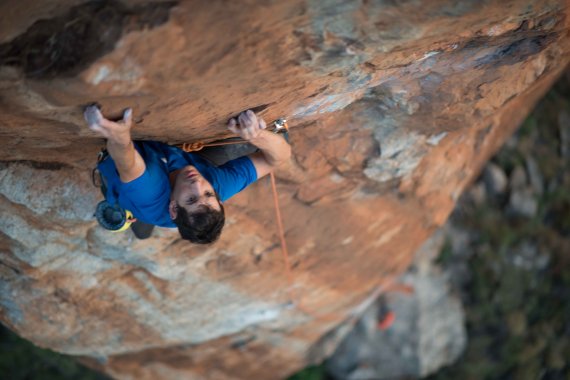 Alex Honnold not climbing free solo this time.