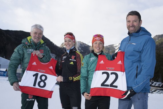 DSV-Präsident Dr. Franz Steinle, die Biathletinnen Maren Hammerschmidt und Laura Dahlmeier sowie Adidas CEO Kasper Rorsted (v. li.).