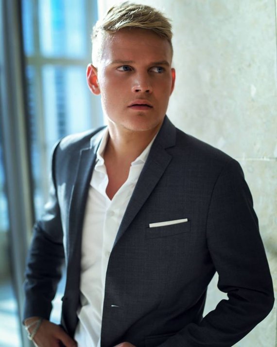 Das ist Adrian Kochsiek, Biohacking-Experte. Das ist Adrian Kochsiek, Biohacking-Experte.