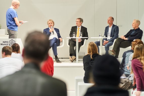 Die Diskussionsrunde um Helmut Fleischer, Dr. Walter Eichendorf, Jochen Niehaus und Univ.-Prof. Dr. Ingo Froböse auf der ISPO Munich 2018.