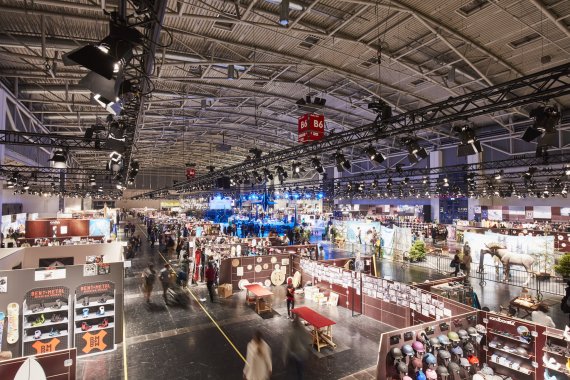 Outdoor braucht künftig Messestände, die sich dialogisch und innovativ den Retail-Besuchern öffnen. Outdoor braucht künftig Messestände, die sich dialogisch und innovativ den Retail-Besuchern öffnen.