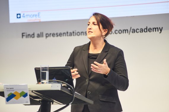 Eva Janich spricht auf der ISPO Munich 2018 über Gefahren des digitalen Wandels für Unternehmen.