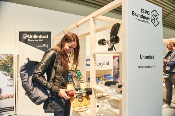 Bei den Skateboards von Unlimited Mit Elektromotor lässt sich auf den Skateboards von Unlimited entspannt gleiten.