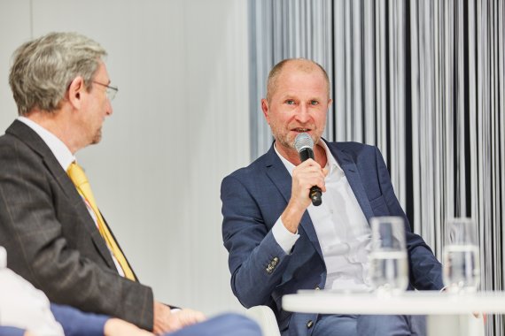 Jochen Niehaus: „Man hält Mitarbeiter nicht in einem Betrieb, der die Menschen krank macht.“ Jochen Niehaus: „Man hält Mitarbeiter nicht in einem Betrieb, der die Menschen krank macht.“