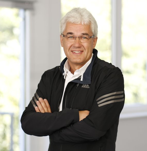 Matthias Scherge ist Leiter des MikroTribologie Centrums am Fraunhofer-Institut in Karlsruhe. Matthias Scherge ist Leiter des MikroTribologie Centrums am Fraunhofer-Institut in Karlsruhe.