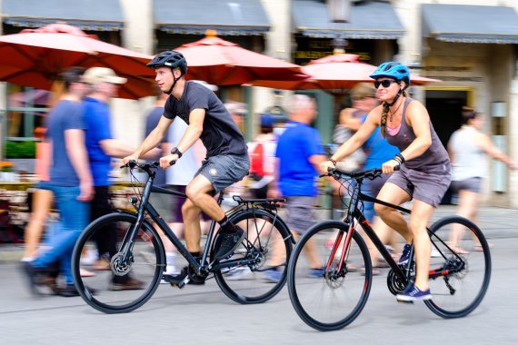 Ein hübsches Paar: Der Ergolux Sattel und die neuen Komfortgriffe beim City-Cruising Ein hübsches Paar: Der Ergolux Sattel und die neuen Komfortgriffe beim City-Cruising