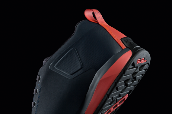 Knöchelschutz und Zehenschutzkappe sollten bei keinem modernen Flatpedalschuh fehlen. Knöchelschutz und Zehenschutzkappe sollten bei keinem modernen Flatpedalschuh fehlen.