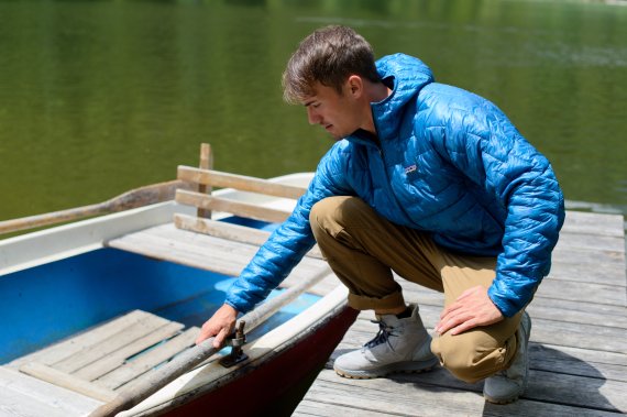 Und wenn es draußen frisch wird, wärmt das Micro Puff Hoody von Patagonia, ein Leichtgewicht, das ultraschnell wieder verpackt werden kann.