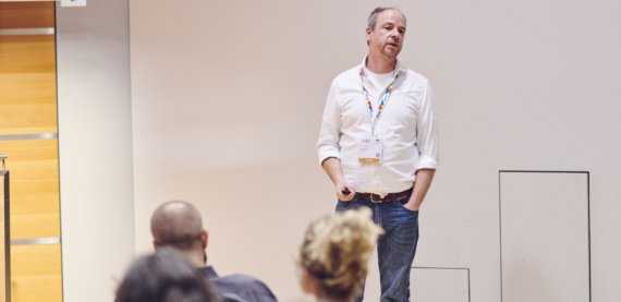 Quelle: Messe München GmbH Auch Sporthändler können den Spieltrieb ausnutzen, erklärt Volker Hirsch auf der ISPO Digitize.