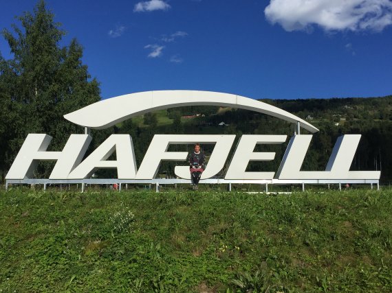 Lieblingsspot: Autorin Astrid Schlüchter vor dem Bikepark in Hafjell.