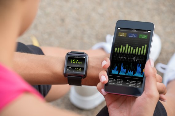 Trend 2, Wearables: The networking between Smartwatch, chest strap and smartphone is now working smoothly. So good that in the end only the smartphone and sensors in the clothing may soon be needed to analyze tracking data.