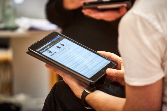 Credit: Messe München GmbH Via Tablet konnten die Jury-Mitglieder die eingereichten Produkte bewerten.