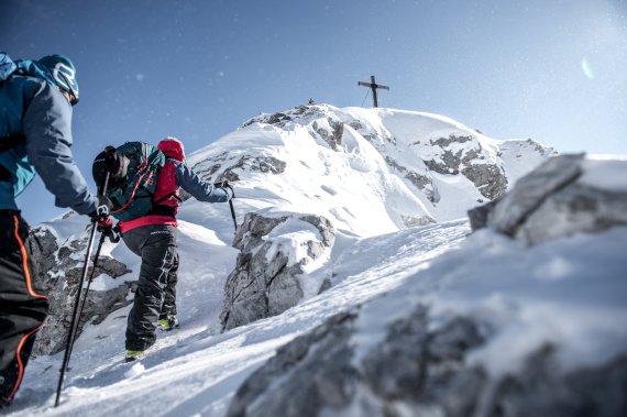 Credit: Ortovox / Andreas Vigl Sicher auf den Gipfel kommen und auch wieder runter – die Ortovox Bergtouren App hilft bei der Gefahrenbeurteilung bei Skitouren.