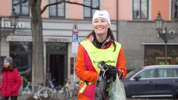 Credit: Contentküche Joggen und Müllsammeln: Nachhaltiger und glücklicher geht's nicht leicht.