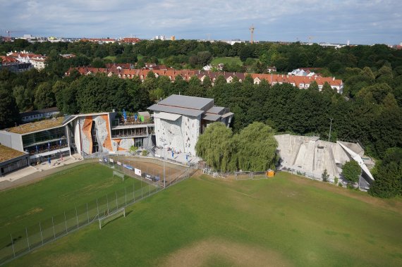 Das Kletterzentrum Thalkirchen/München ist mit 7.750 Quadratmetern Kletterfläche  nach wie vor weltweit größte Kletterhalle.