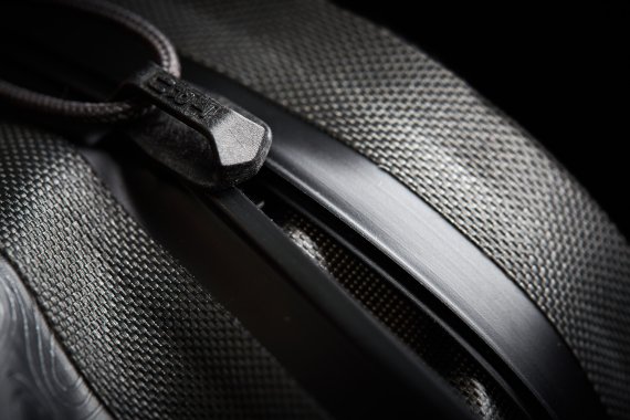 Credit: TRU® Zip TRU® Zip is the first waterproof, dustproof, silent, sliding, toothless zipper assembly