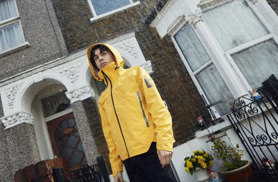 The MyShelter Rain Jacket combines outdoor functionality with an urban look.