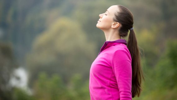 Sport und Bewegung helfen gegen Stress und führen langfristig zu mehr Entspannung und einem ruhigeren Lebensstil.